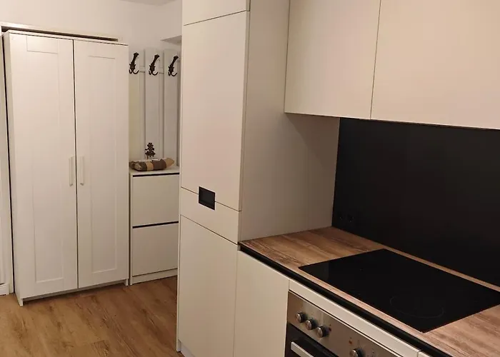 Ruhige Soutterainwohnung Im Gruenen * Hamburg