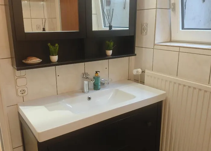 Ruhige Soutterainwohnung Im Gruenen Hamburg